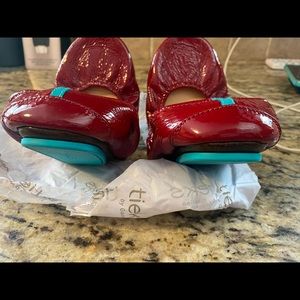 Brand new never worn ruby red. Size 7 all packing included